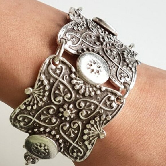 Chunky Turkish Antique Silver Large Ottoman Bracelet. - Picture 5 of 5